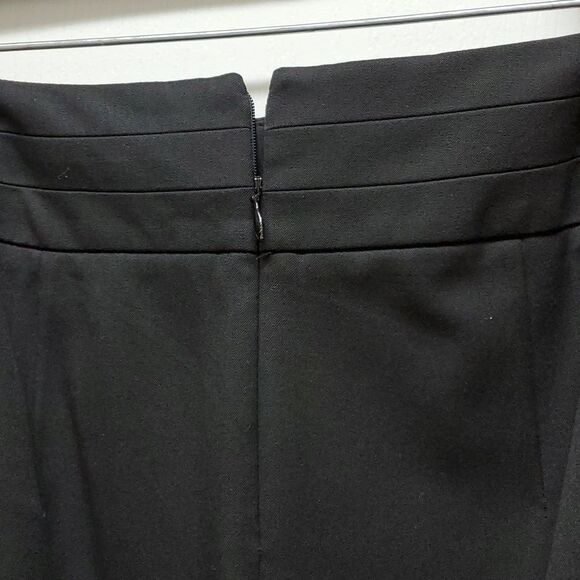 Barney's New York, Classic Black Pencil Skirt, Size 4 - Picture 4 of 6